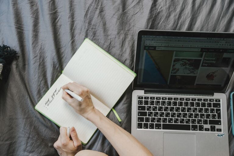 Prompt efficace : la méthode CONTEXTE pour obtenir de meilleures réponses d’une IA