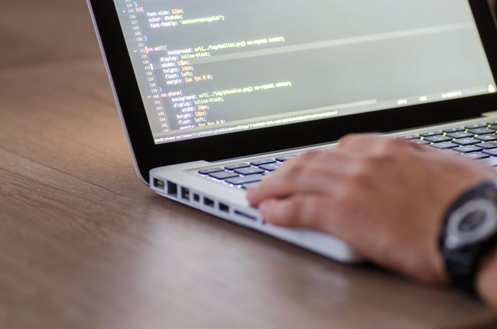 Créer une page HTML sémantique et accessible : méthode pour débuter proprement