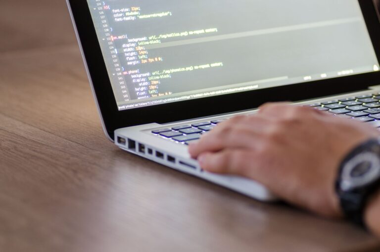 Créer une page HTML sémantique et accessible : méthode pour débuter proprement